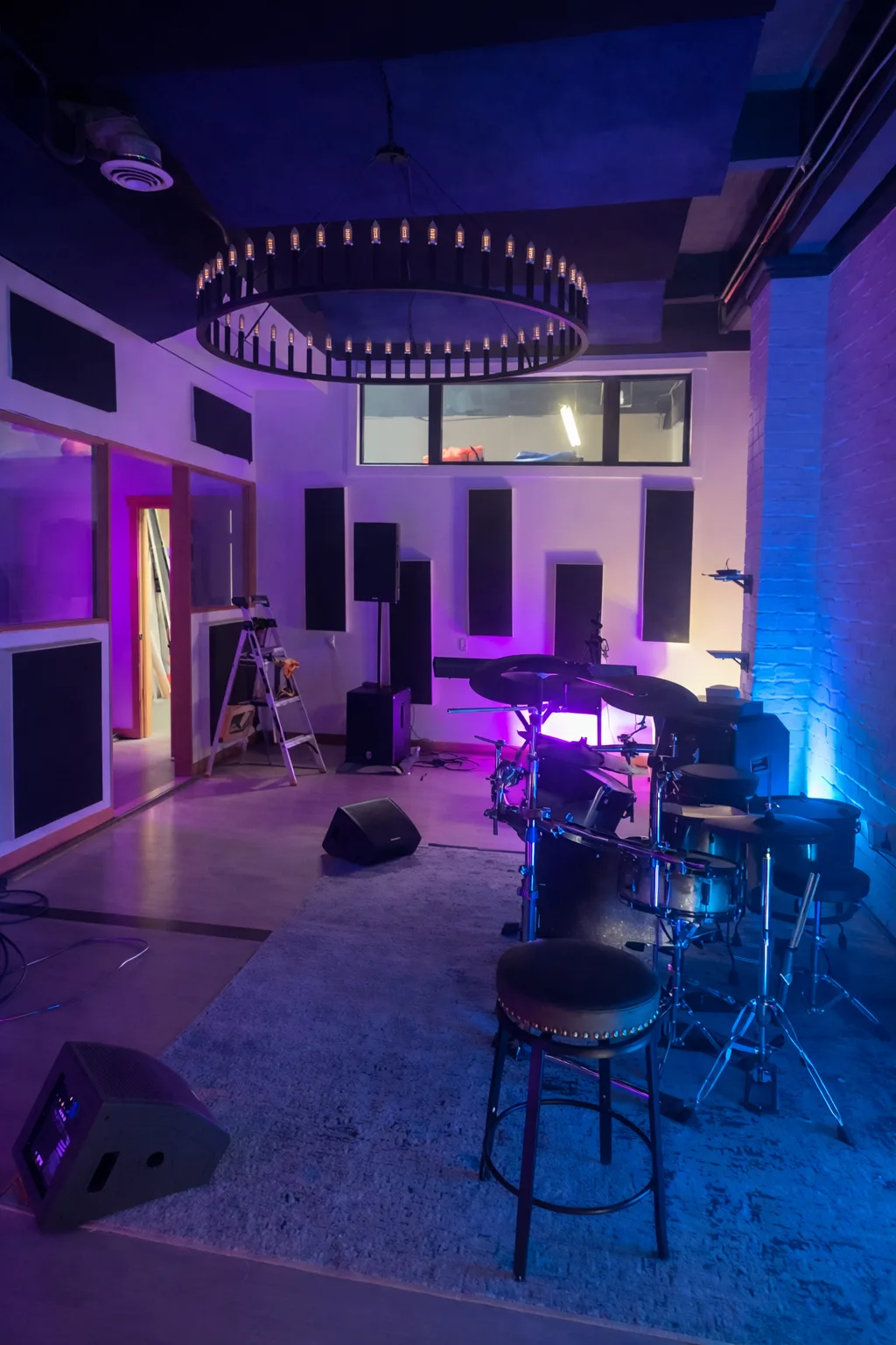 Versatile 7,000 Sq Ft Creative Venue with Music Studio, 650 sqm, content creation, pop-up rental in Seattle, second interior…