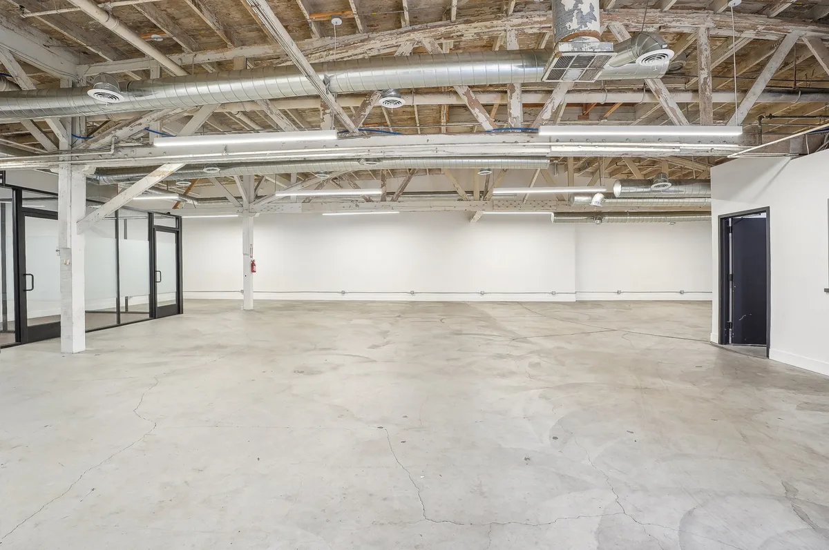 Versatile 7,500 Sq Ft Event Space in DTLA Arts District, 697 sqm, pop up store in Los Angeles