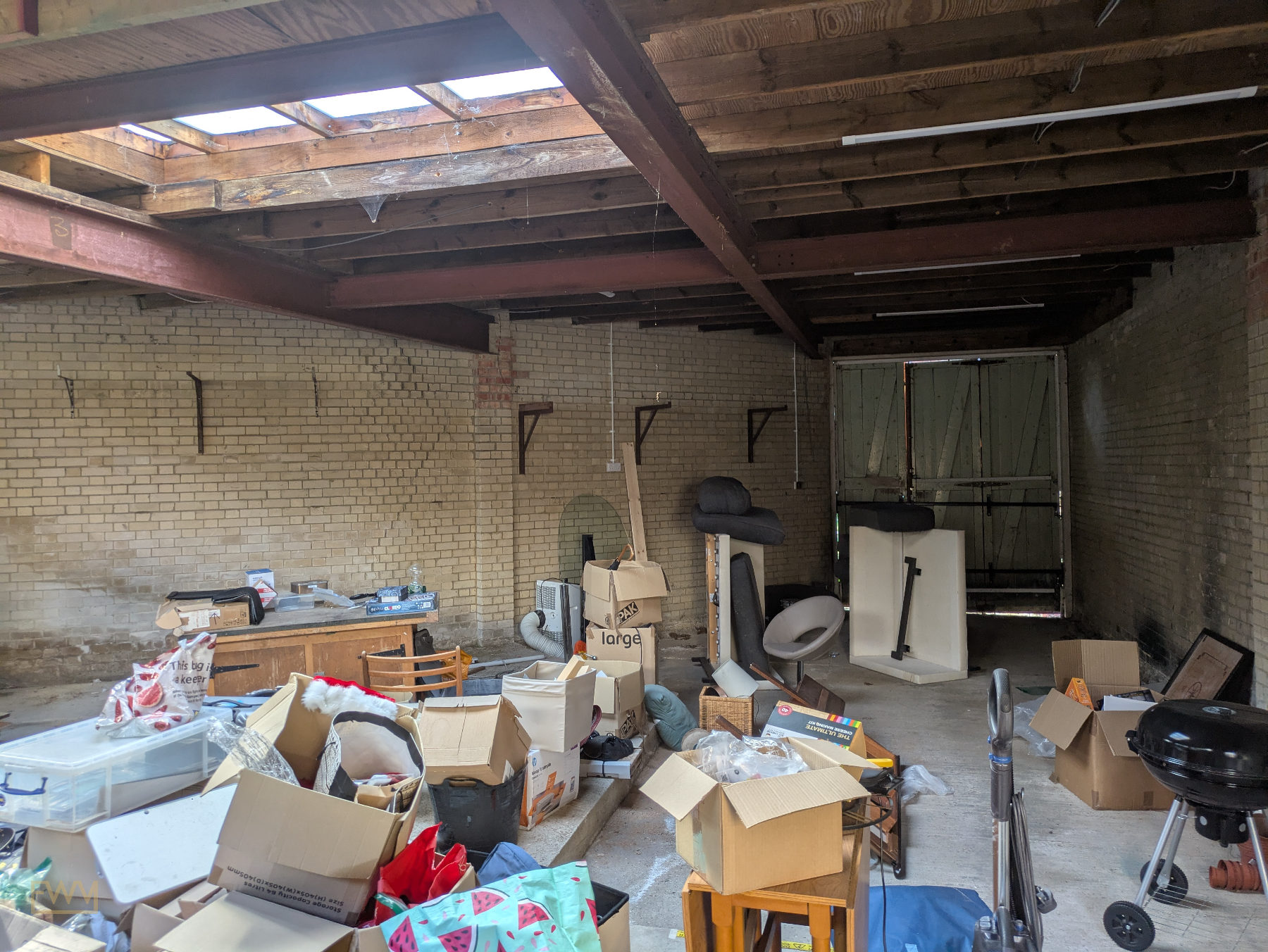 Versatile 70 sqm Studio Space with Skylight and Vehicle Access, showroom presentation, pop-up rental in Greater London, inte…
