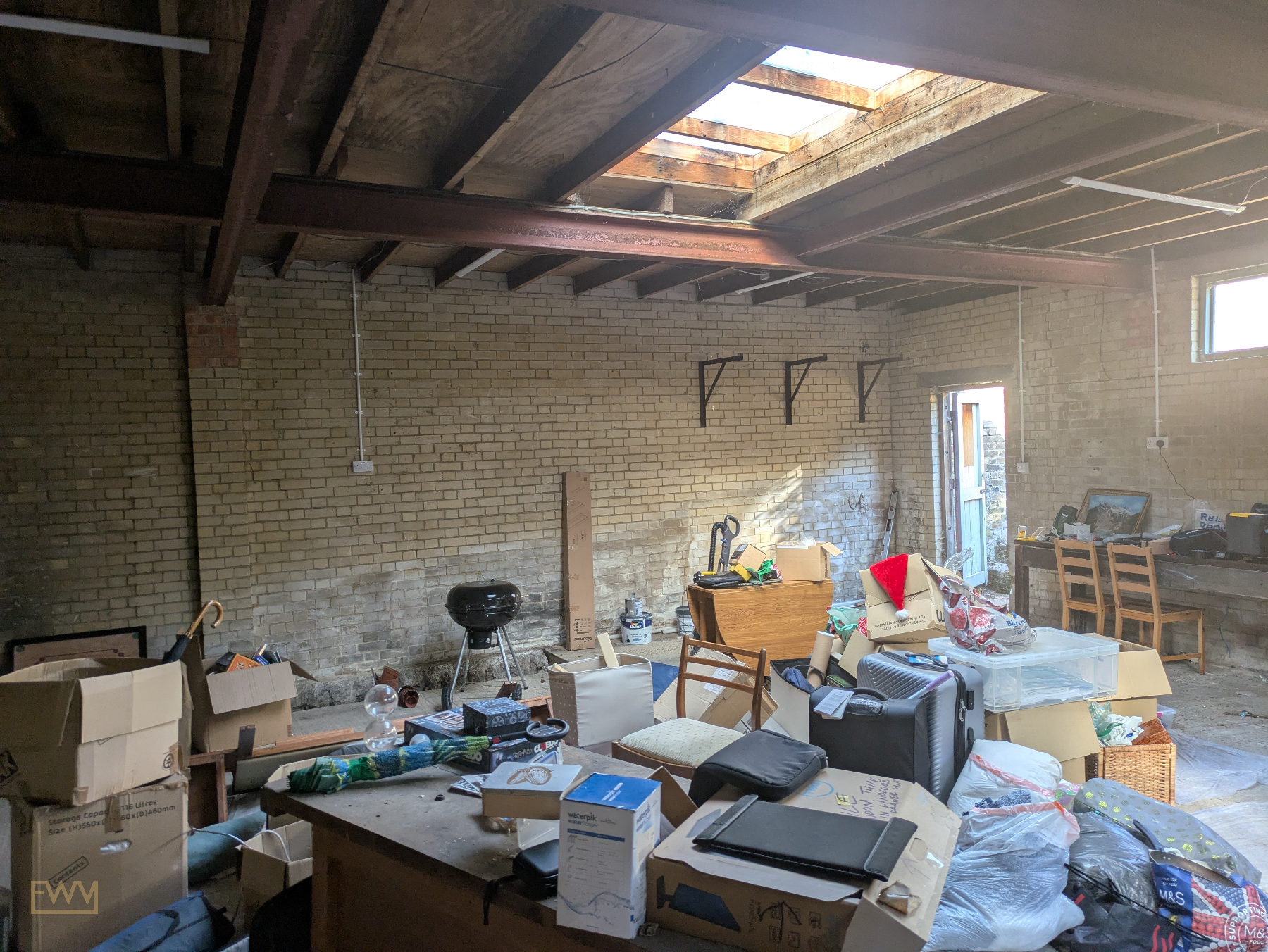 Versatile 70 sqm Studio Space with Skylight and Vehicle Access, showroom presentation, pop-up rental in Greater London, seco…
