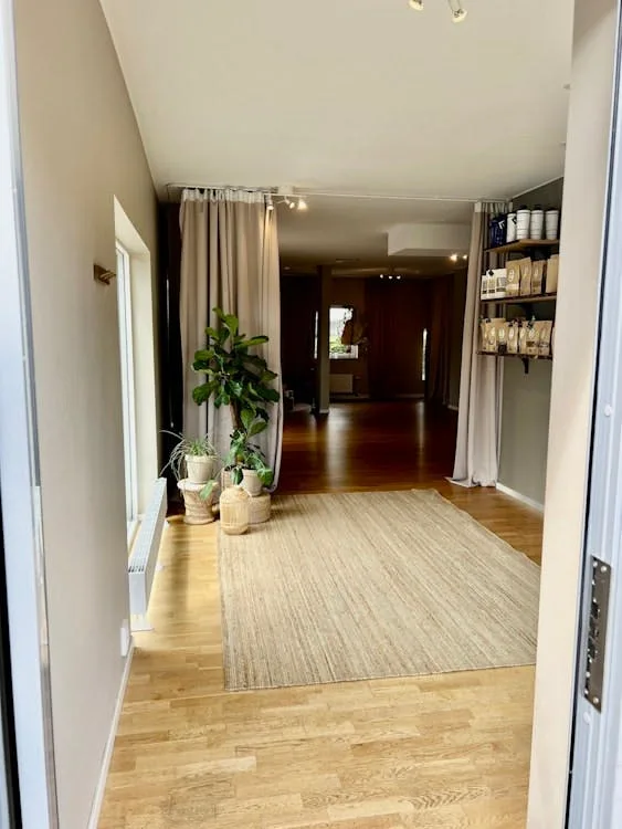 Versatile 75 sqm Commercial Space in Höllviken — 3