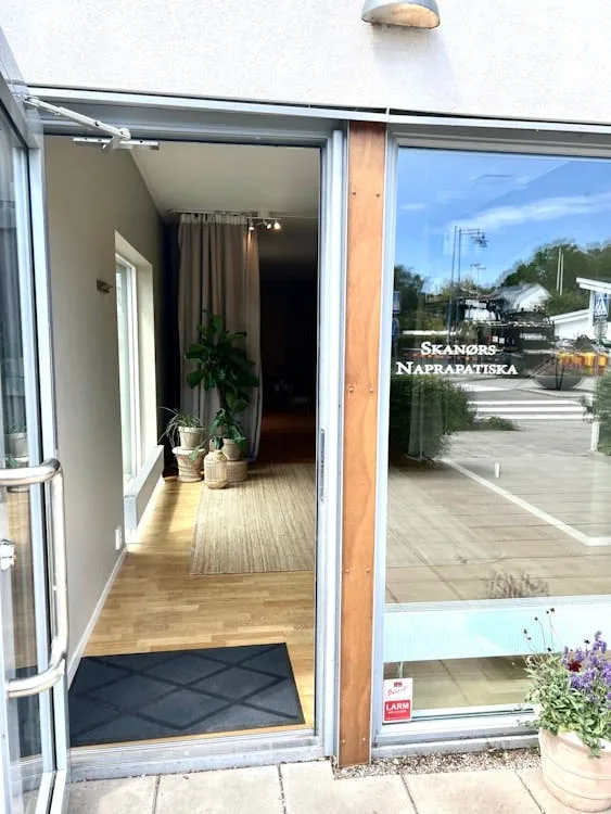 Versatile 75 sqm Commercial Space in Höllviken — 4