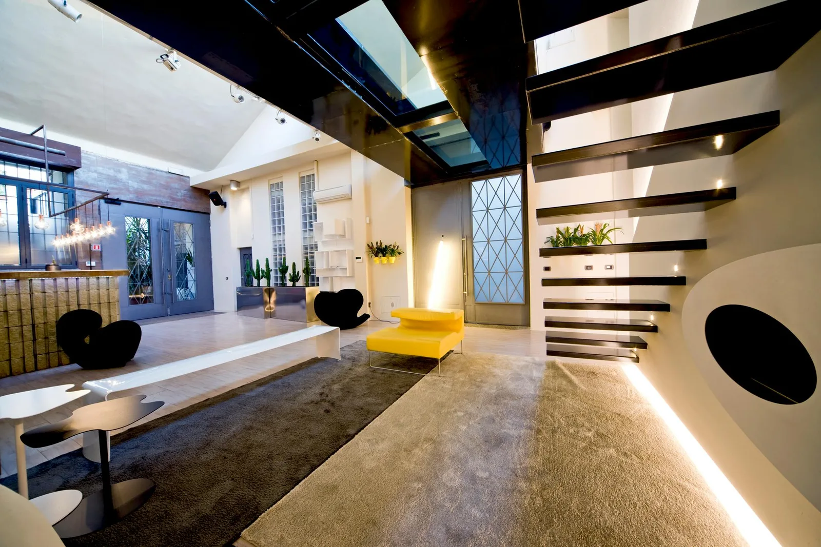 Versatile 75 sqm Event Space on Via Giacomo Watt, Milan — 3