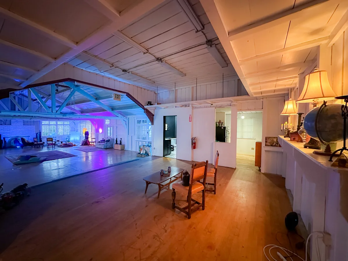 Versatile 7500 sq ft Venue for Events and Productions, 390 sqm, photo shoot, pop-up rental in Los Angeles, additional interi…