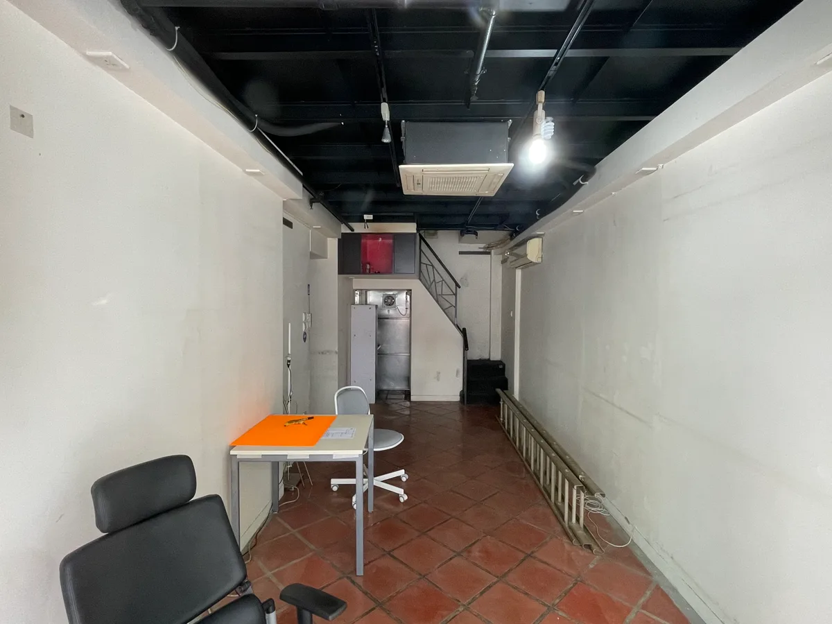 Versatile 800 sq ft Unit Available on Hollywood Road, 74 sqm, retail activation, pop-up rental in Hong Kong, interior view