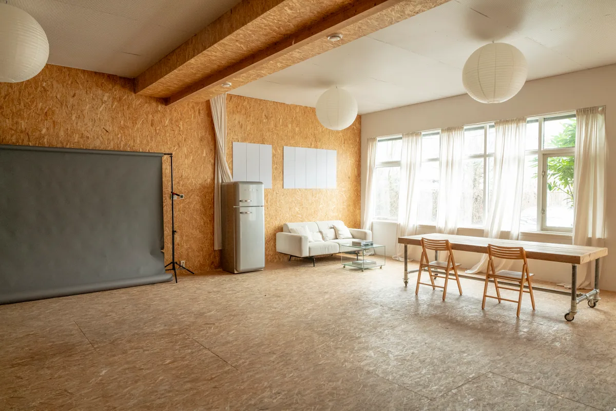 Versatile 80m² Ground-Floor Soundproof Studio, podcast, pop-up rental in Amsterdam