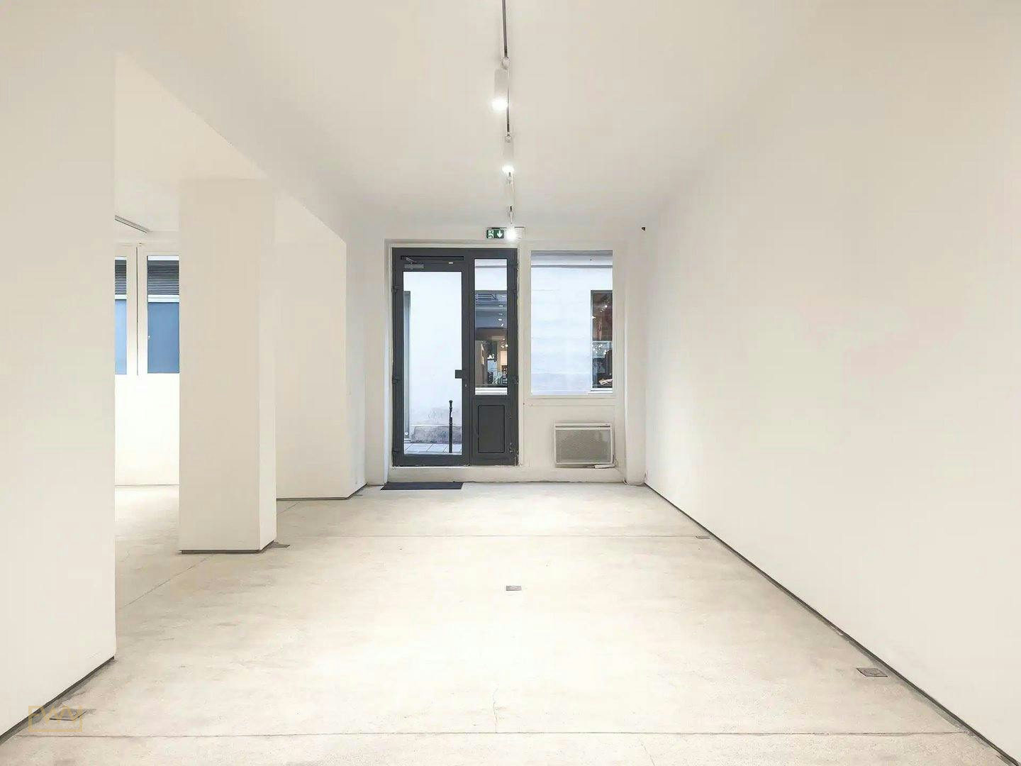 Versatile 85 sqm Commercial Space in Haut Marais, Paris, pop up store