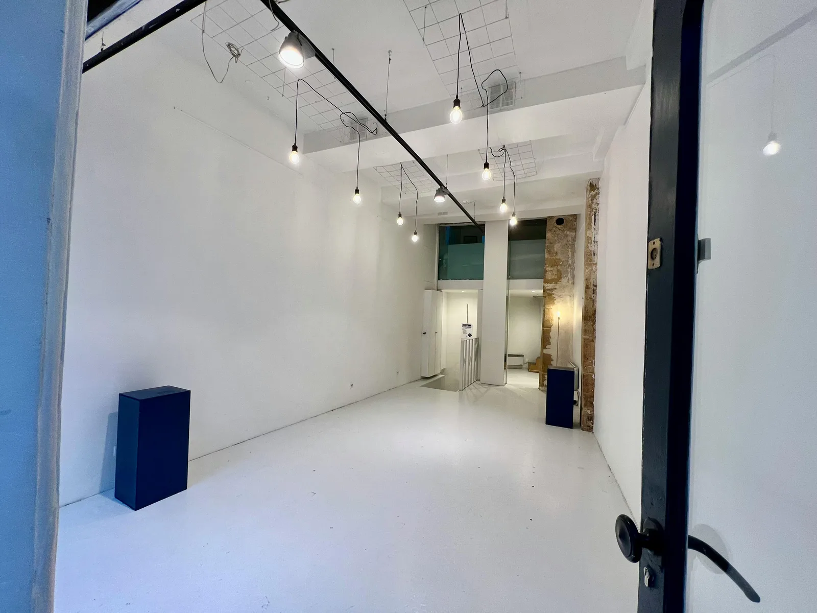 Versatile 85 Square Meter Showroom on Rue Ferdinand Duval — 2