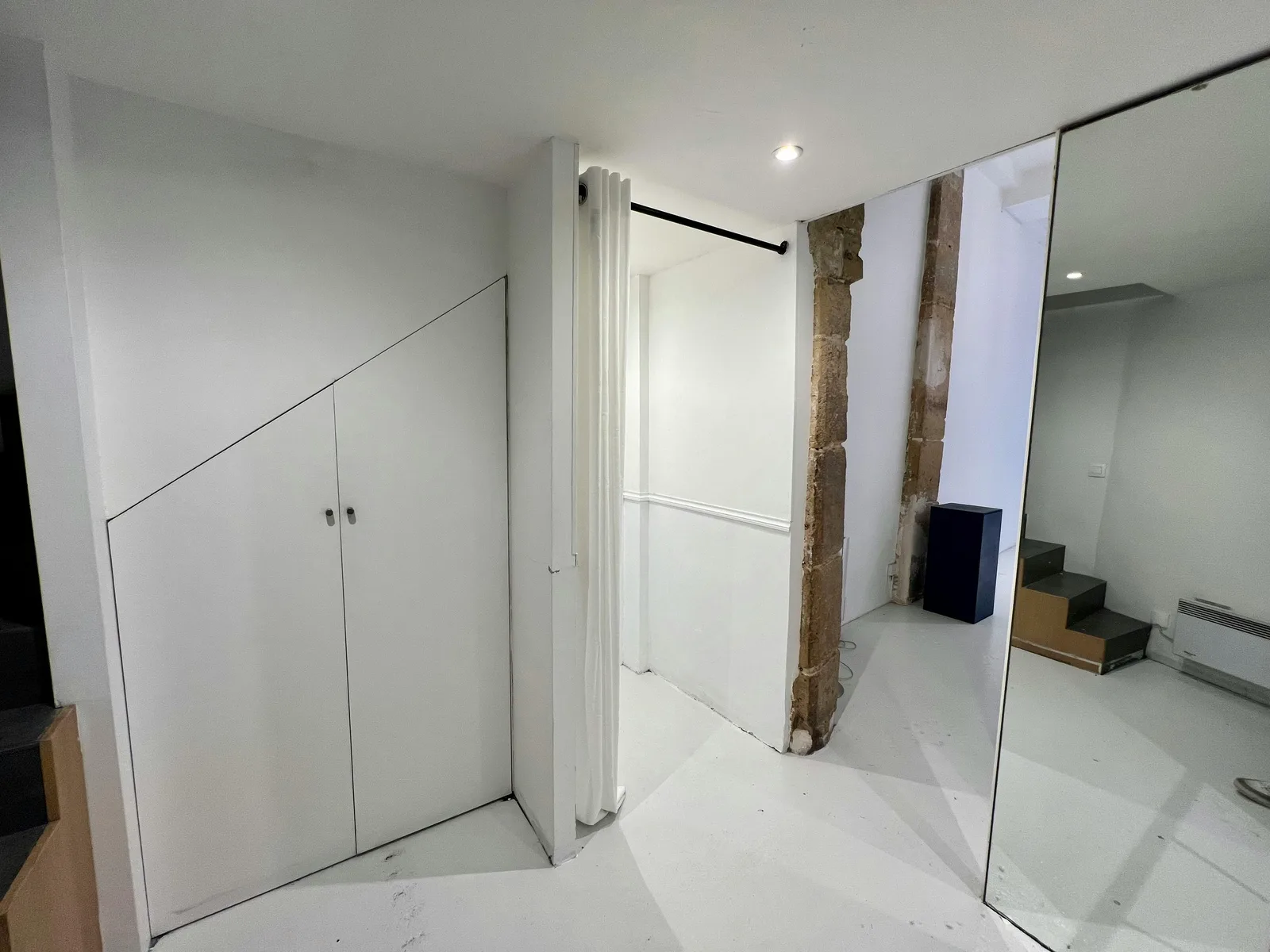 Versatile 85 Square Meter Showroom on Rue Ferdinand Duval — 5