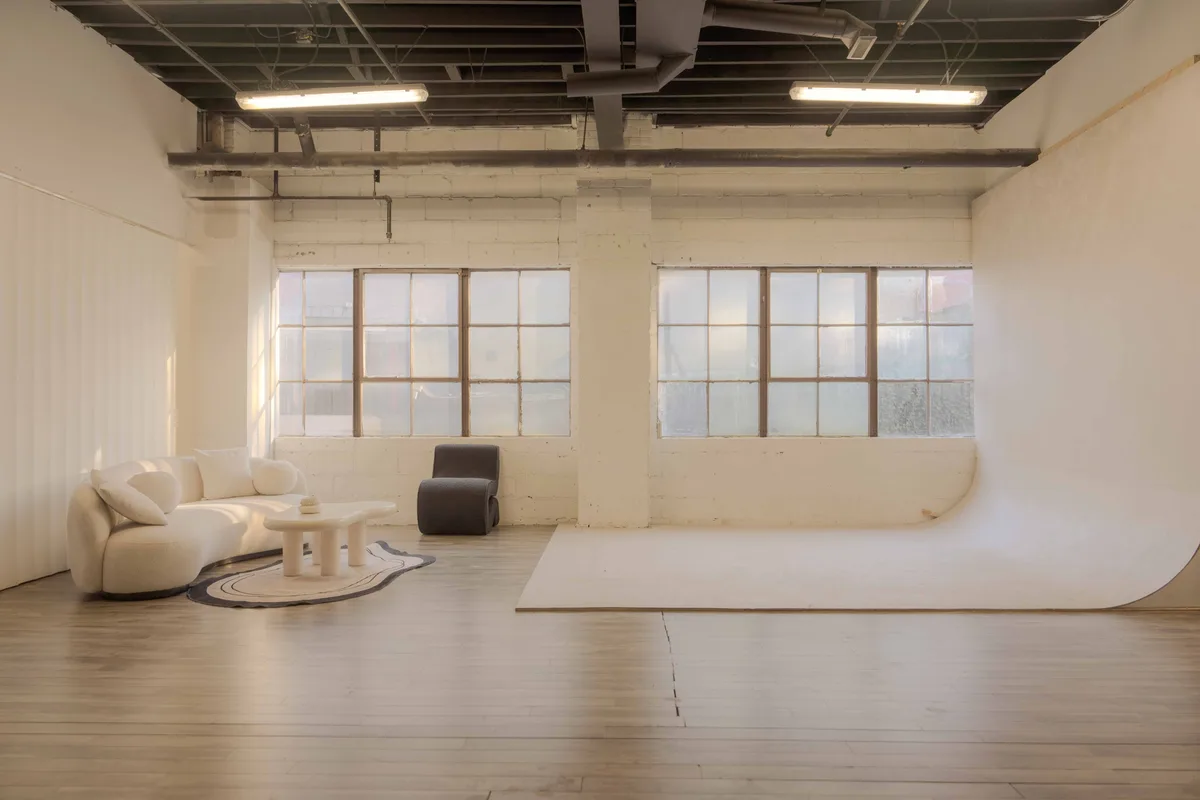 Versatile 9,500 sq. ft. Studio for Content Creation, 883 sqm, photo shoot, pop-up rental in Toronto