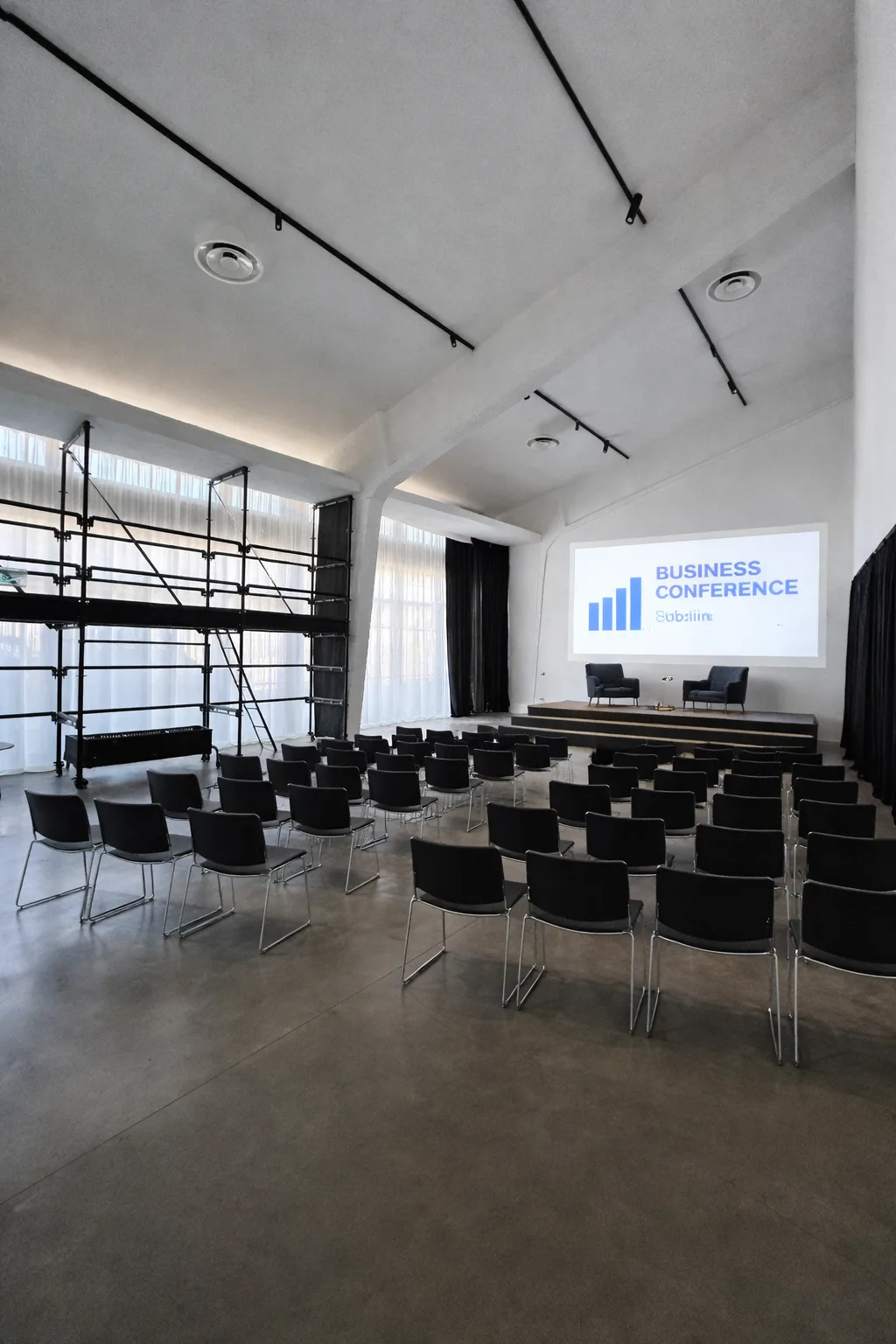 Versatile 90-Square-Meter Event Hall for Rent, 90 sqm, private event, pop-up rental in Vimodrone, interior view