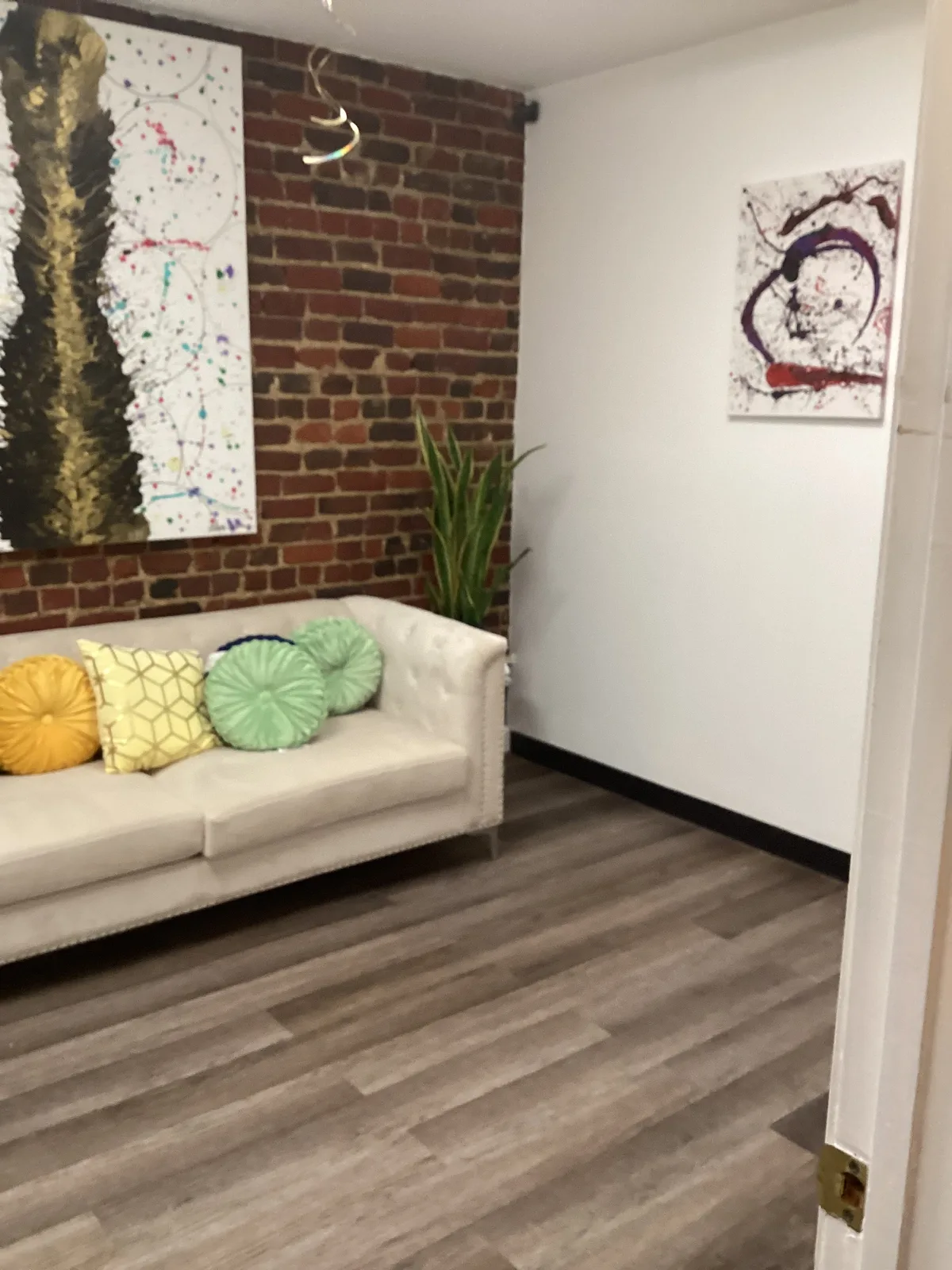 Versatile Art Gallery and Creative Space for Rent, 88 sqm, art exhibition, pop-up rental in Richmond, interior view