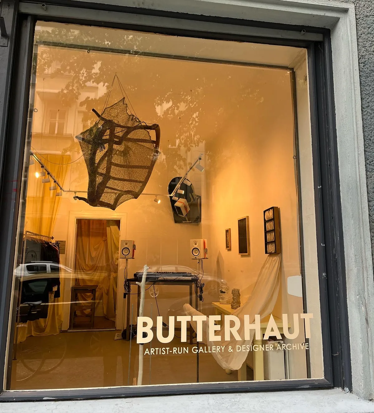 Versatile Art Gallery and Fashion Showroom in Berlin, 37 sqm, art exhibition, pop-up rental
