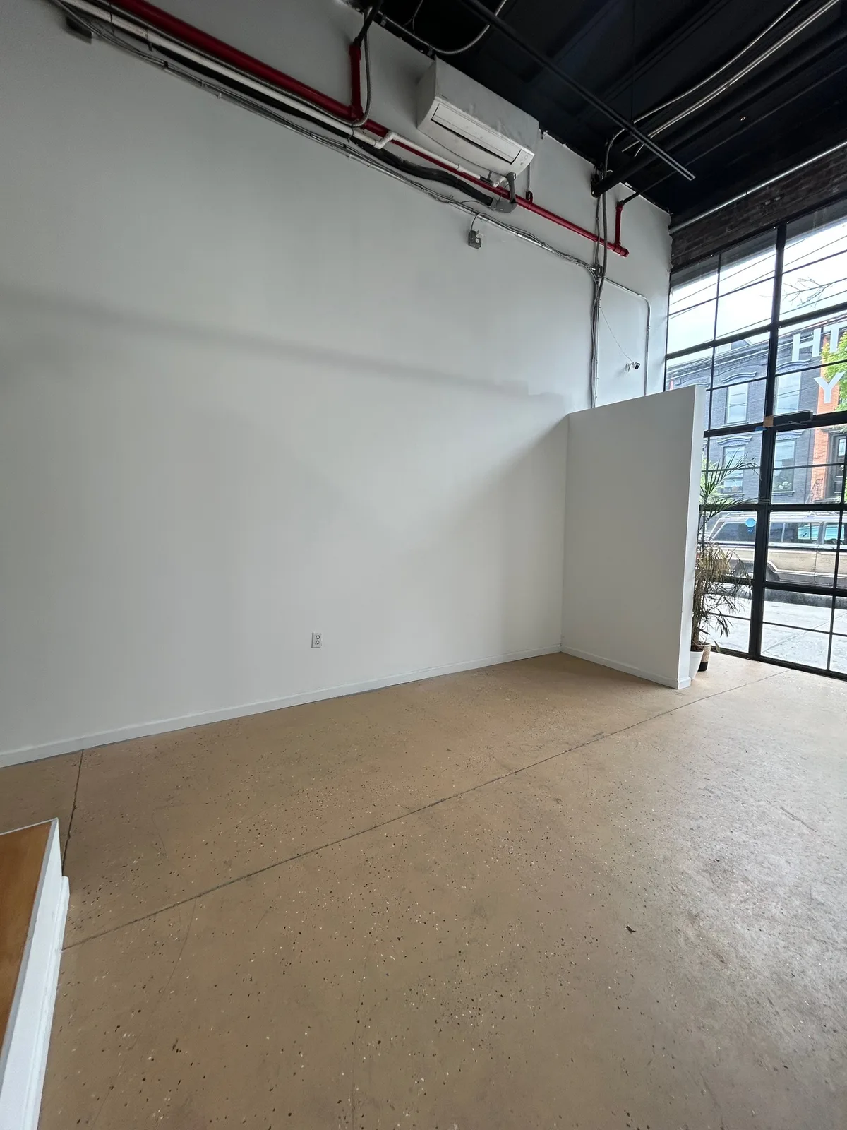 Versatile Art Gallery Space in Red Hook, Brooklyn, 102 sqm, art exhibition, pop-up rental