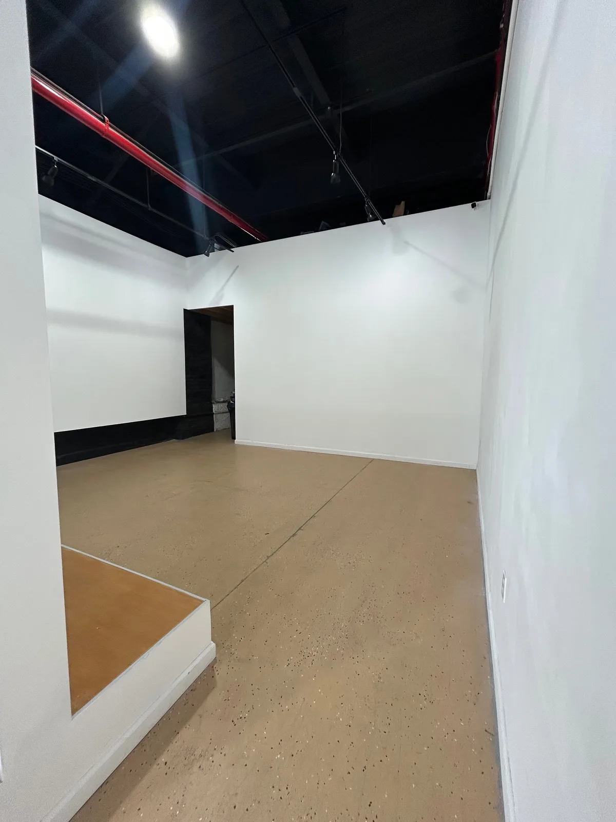 Versatile Art Gallery Space in Red Hook, Brooklyn, 102 sqm, art exhibition, pop-up rental, second interior view