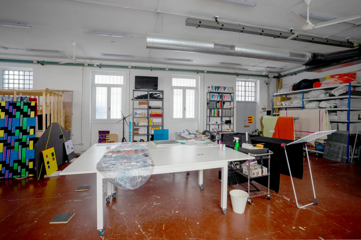 Versatile Artist Studio with Independent Entrance, 100 sqm, showroom presentation, pop-up rental in Milano, second interior…