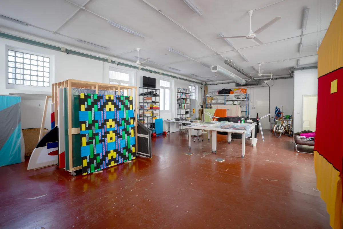 Versatile Artist Studio with Independent Entrance, 100 sqm, showroom presentation, pop-up rental in Milano, third interior v…