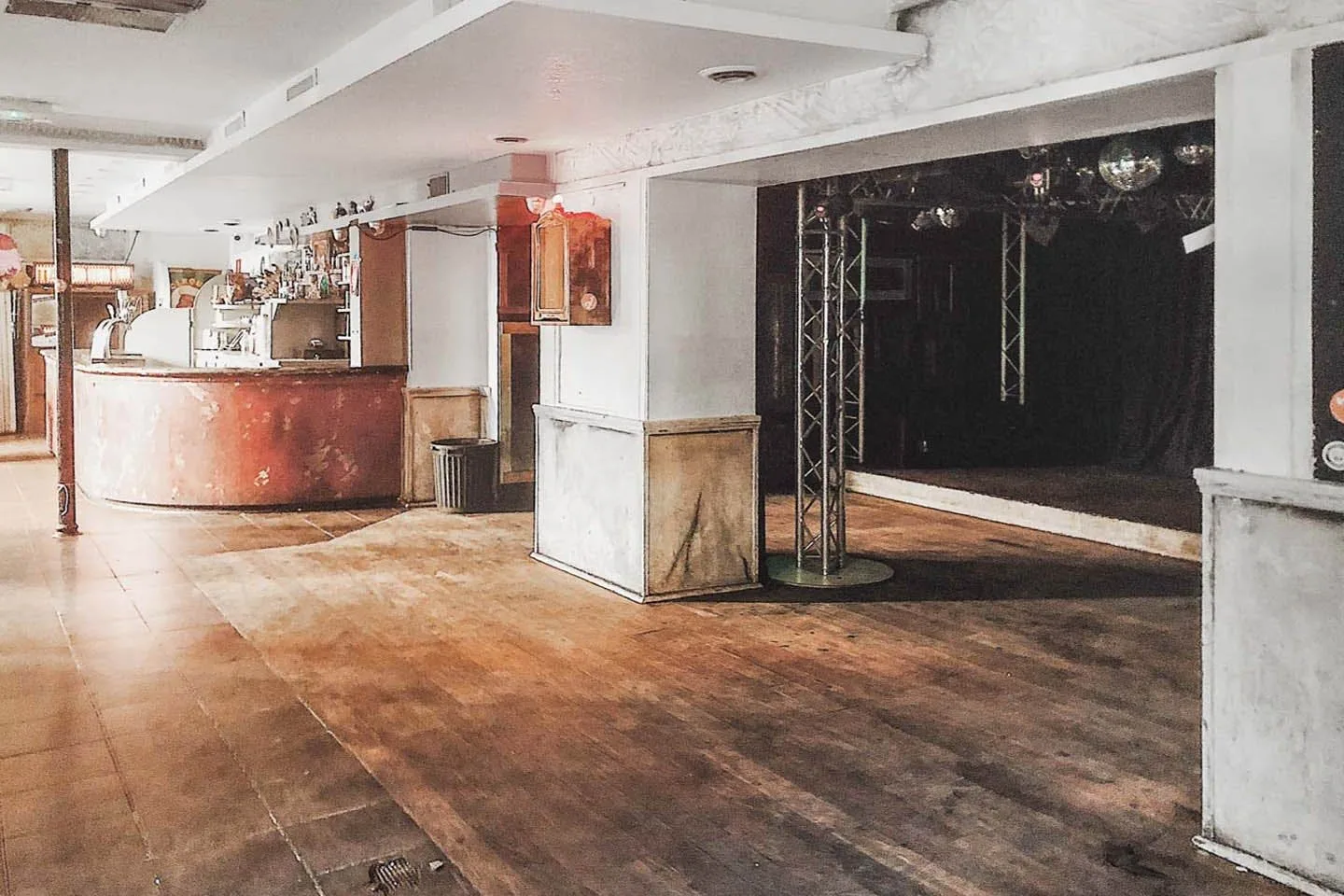Versatile Bar and Restaurant Space on Rue Oberkampf, Paris — 2