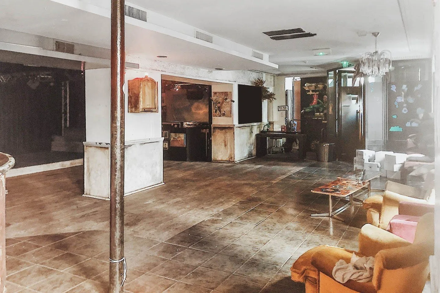 Versatile Bar and Restaurant Space on Rue Oberkampf, Paris — 4