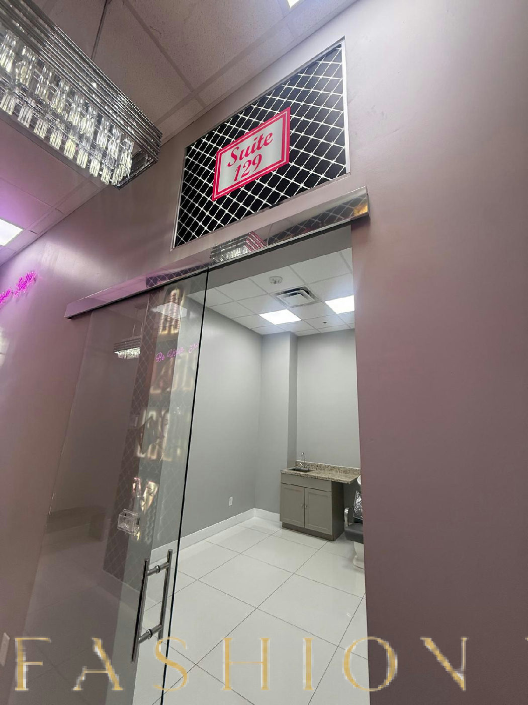 Versatile Beauty Training Studio for Educators, 14 sqm, workshop, pop-up rental in Doral, additional interior view