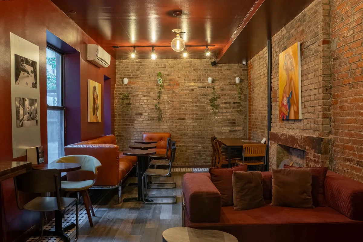 Versatile Café-Lounge Event Space in Harlem, 112 sqm, networking event, pop-up rental in New York, additional interior view