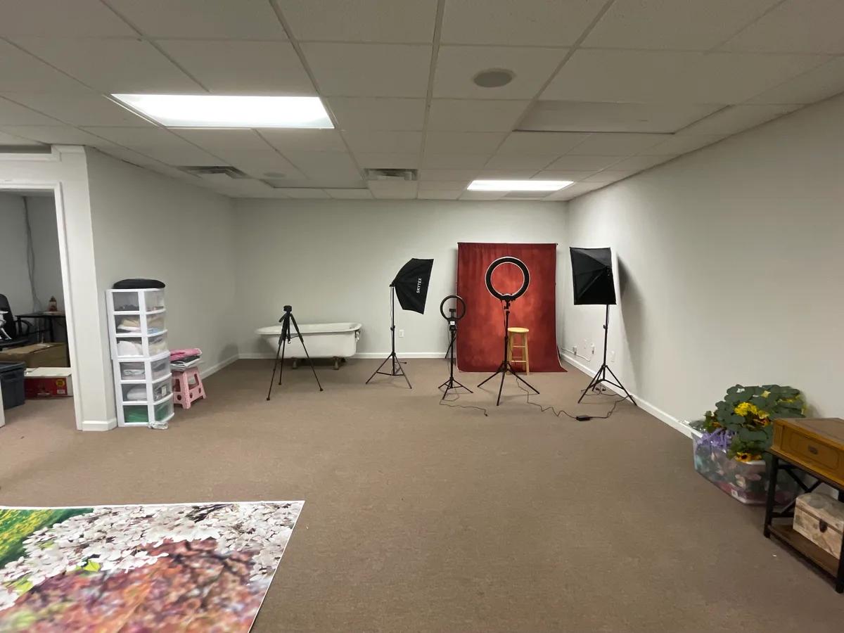 Versatile Commercial Photo and Video Studio Space, 93 sqm, photo shoot, pop-up rental in Staten Island, interior view