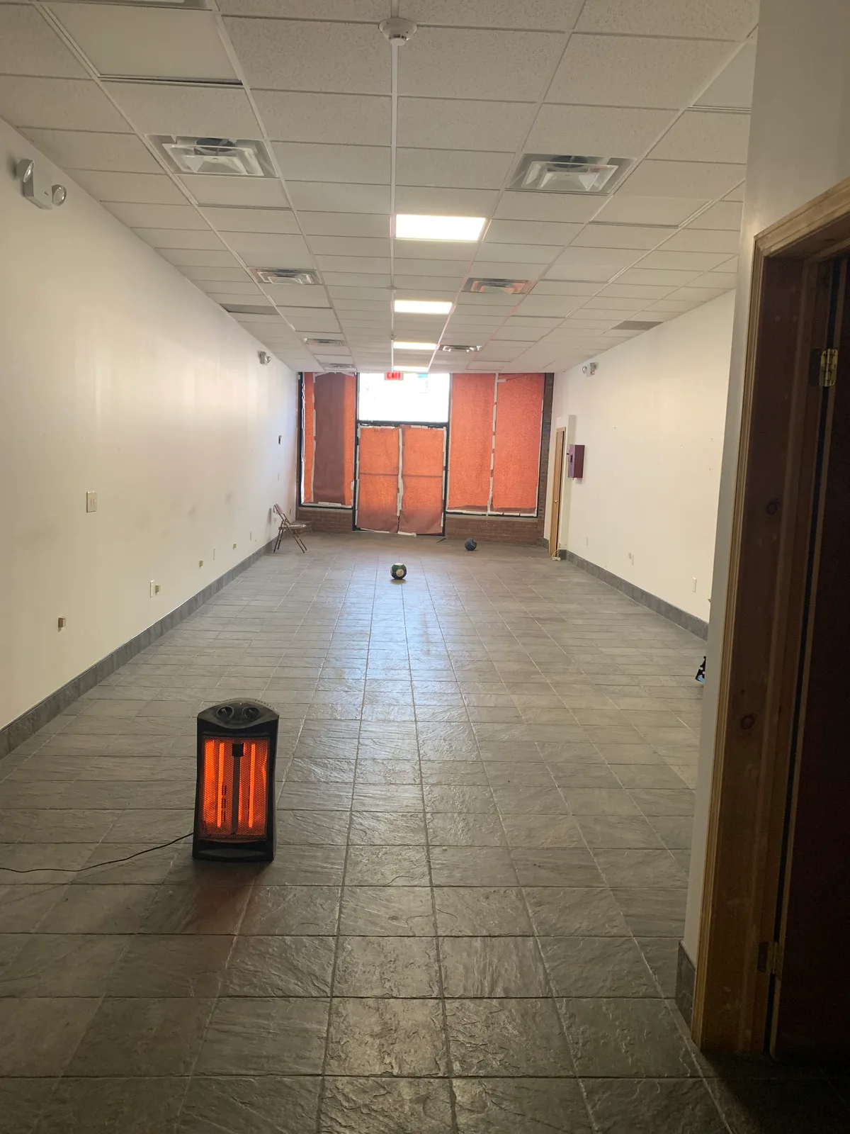 Versatile Commercial Space Available, 107 sqm, retail activation, pop-up rental in Queens, interior view