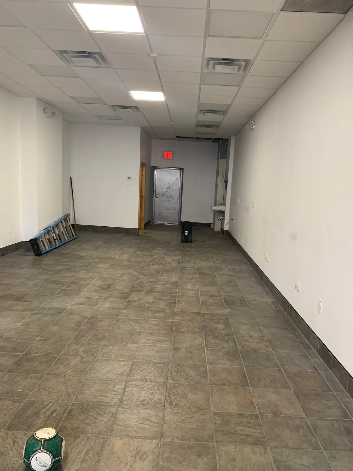 Versatile Commercial Space Available, 107 sqm, retail activation, pop-up rental in Queens, second interior view