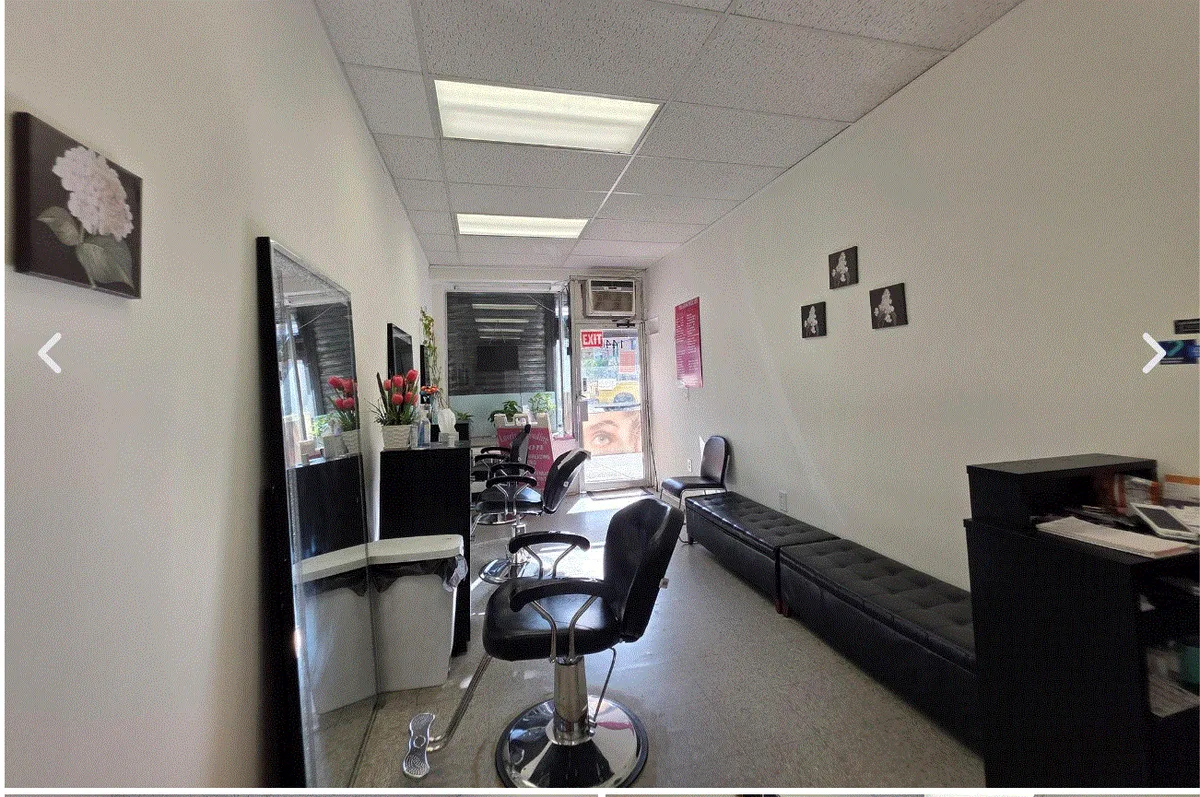 Versatile Commercial Space for Niche Services, 37 sqm, pop up store in The Bronx