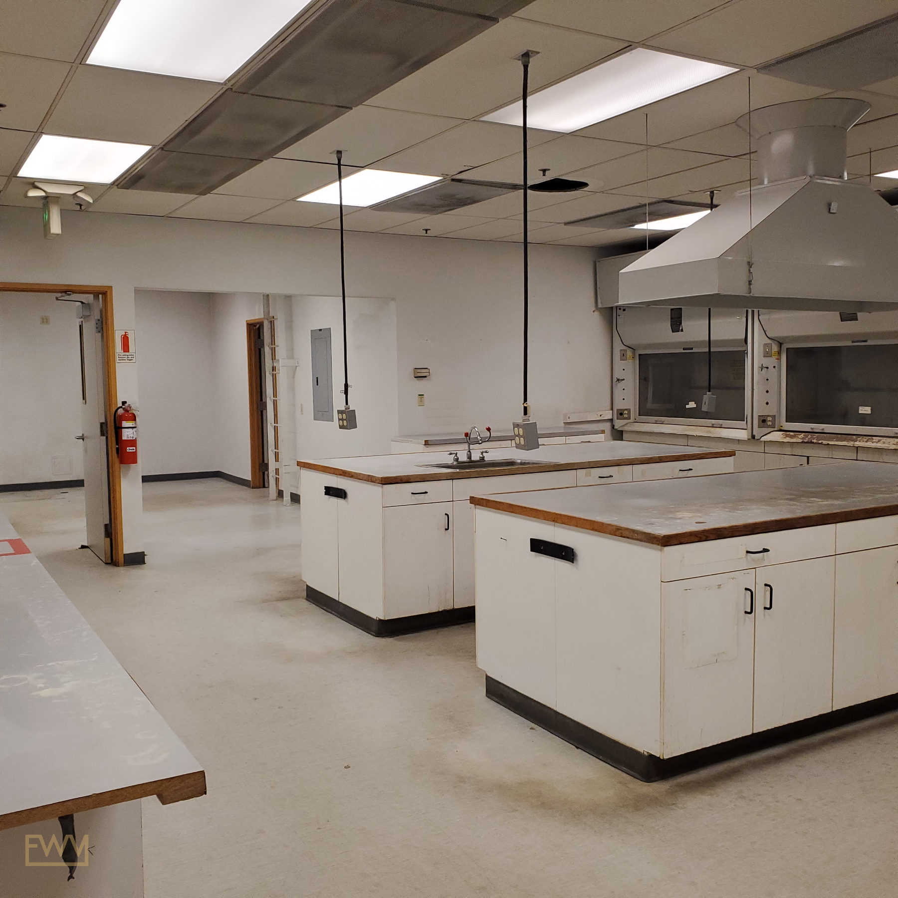 Versatile Commercial Space for Office, Lab, and Storage, 1102 sqm, private event, pop-up rental in Seattle