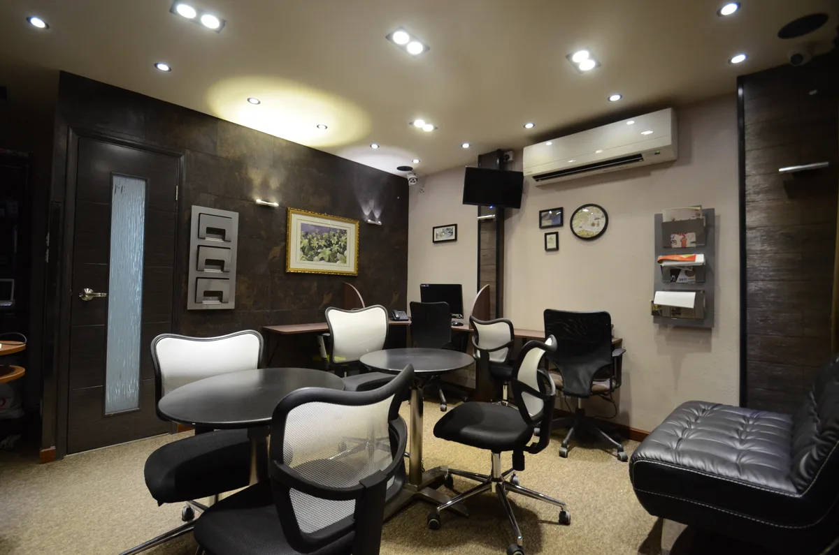 Versatile Commercial Space for Temporary Use, 37 sqm, retail activation, pop-up rental, interior view