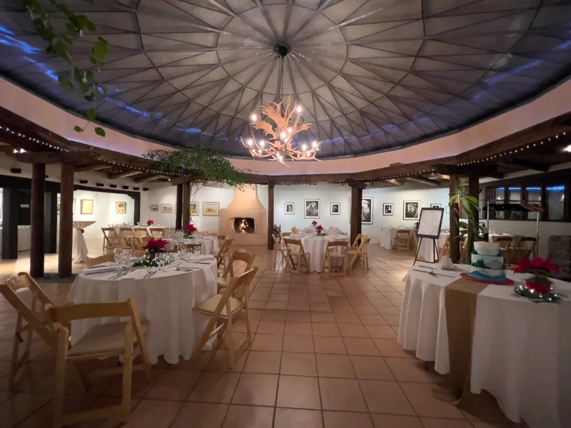 Versatile Commercial Space on Canyon Road, 288 sqm, showroom presentation, pop-up rental in Santa Fe