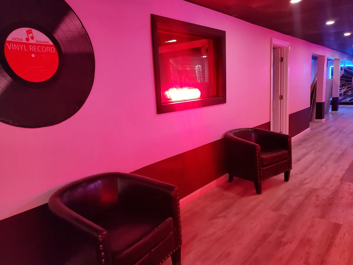 Versatile Commercial Space with Key Amenities, 102 sqm, networking event, pop-up rental in Queens
