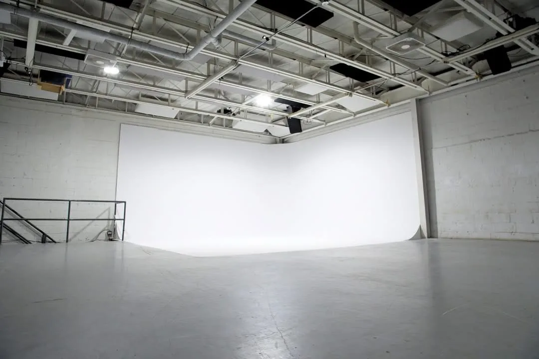 Versatile Commercial Space with On-Site Amenities, 232 sqm, showroom presentation, pop-up rental in Montreal