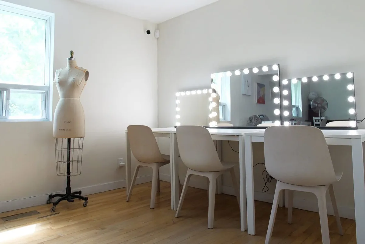 Versatile Commercial Space with On-Site Amenities, 232 sqm, showroom presentation, pop-up rental in Montreal, second interio…