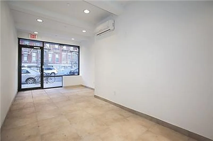Versatile Commercial Venue in Manhattan's Lower East Side, 172 sqm, pop up store in New York, second interior view
