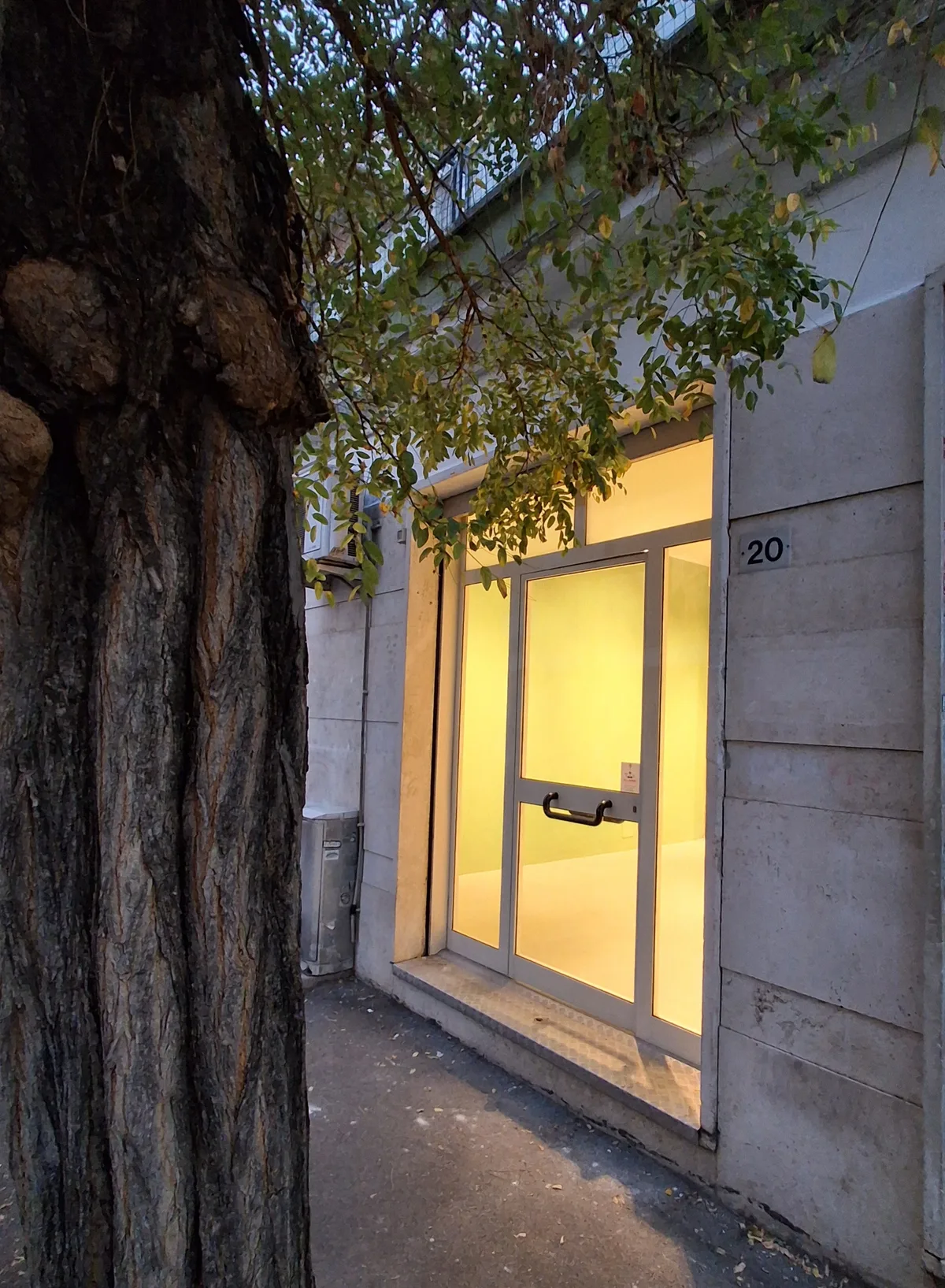 Versatile Creative Space for Rent, 30 sqm, pop up store in Roma, interior view