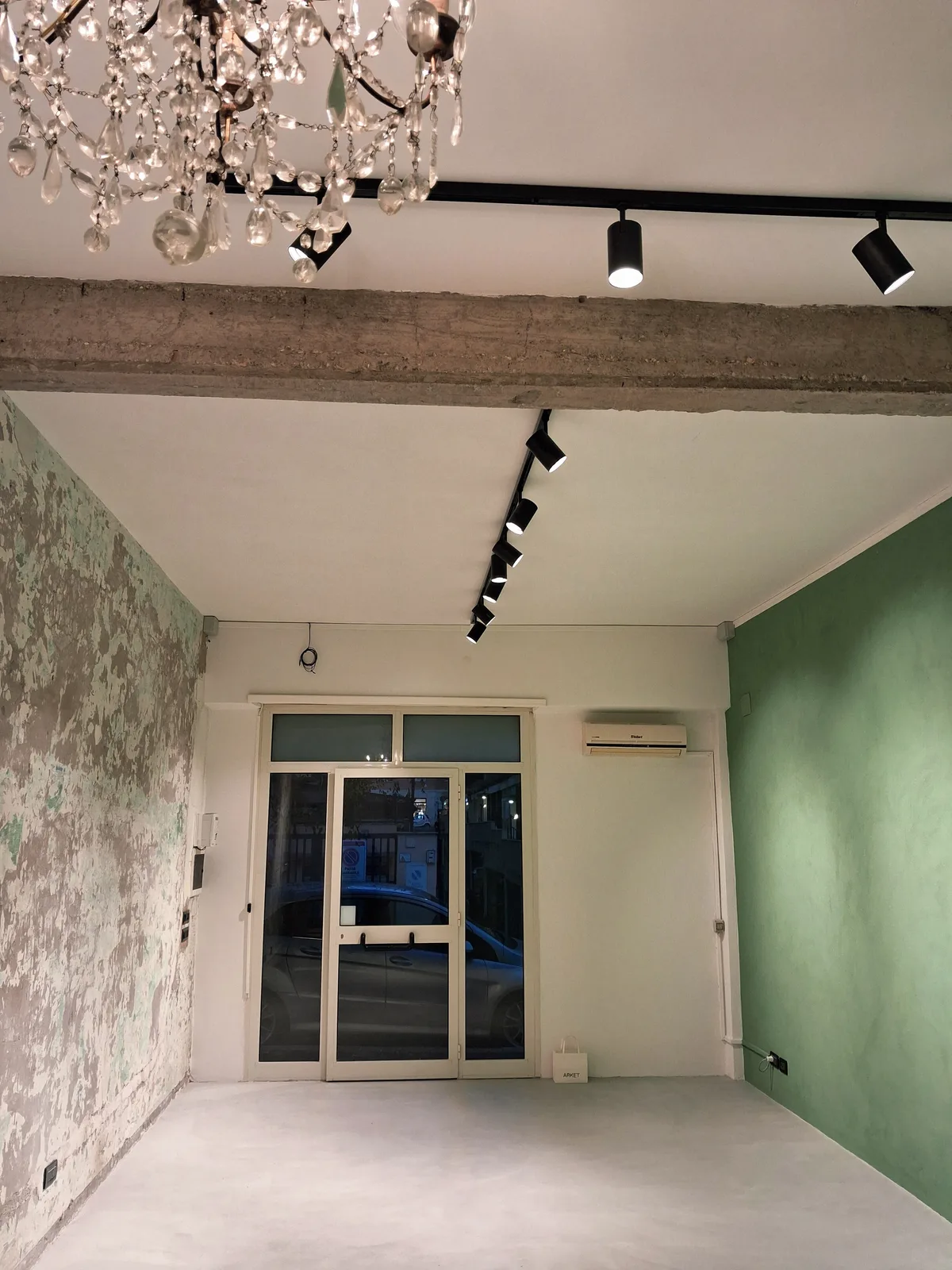 Versatile Creative Space for Rent, 30 sqm, pop up store in Roma, second interior view
