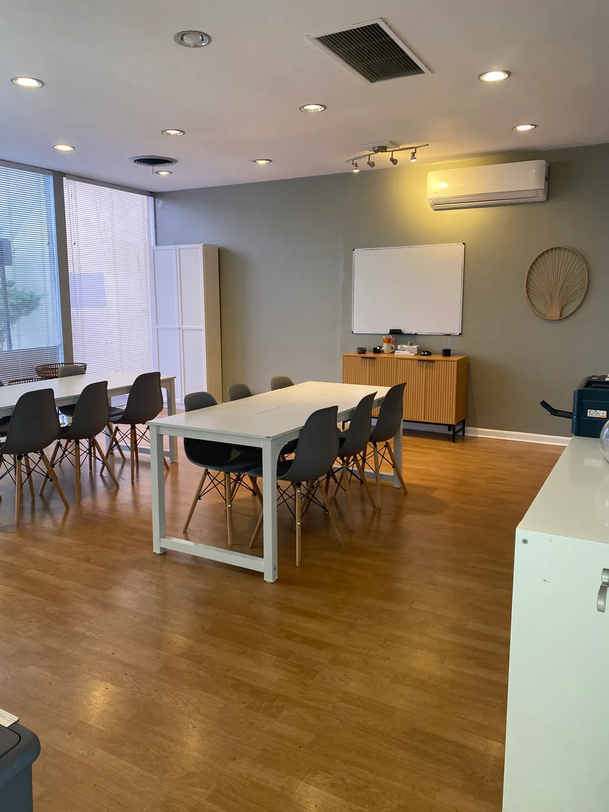 Versatile Creative Space with Classrooms and Offices, 84 sqm, retail activation, pop-up rental in Thousand Oaks