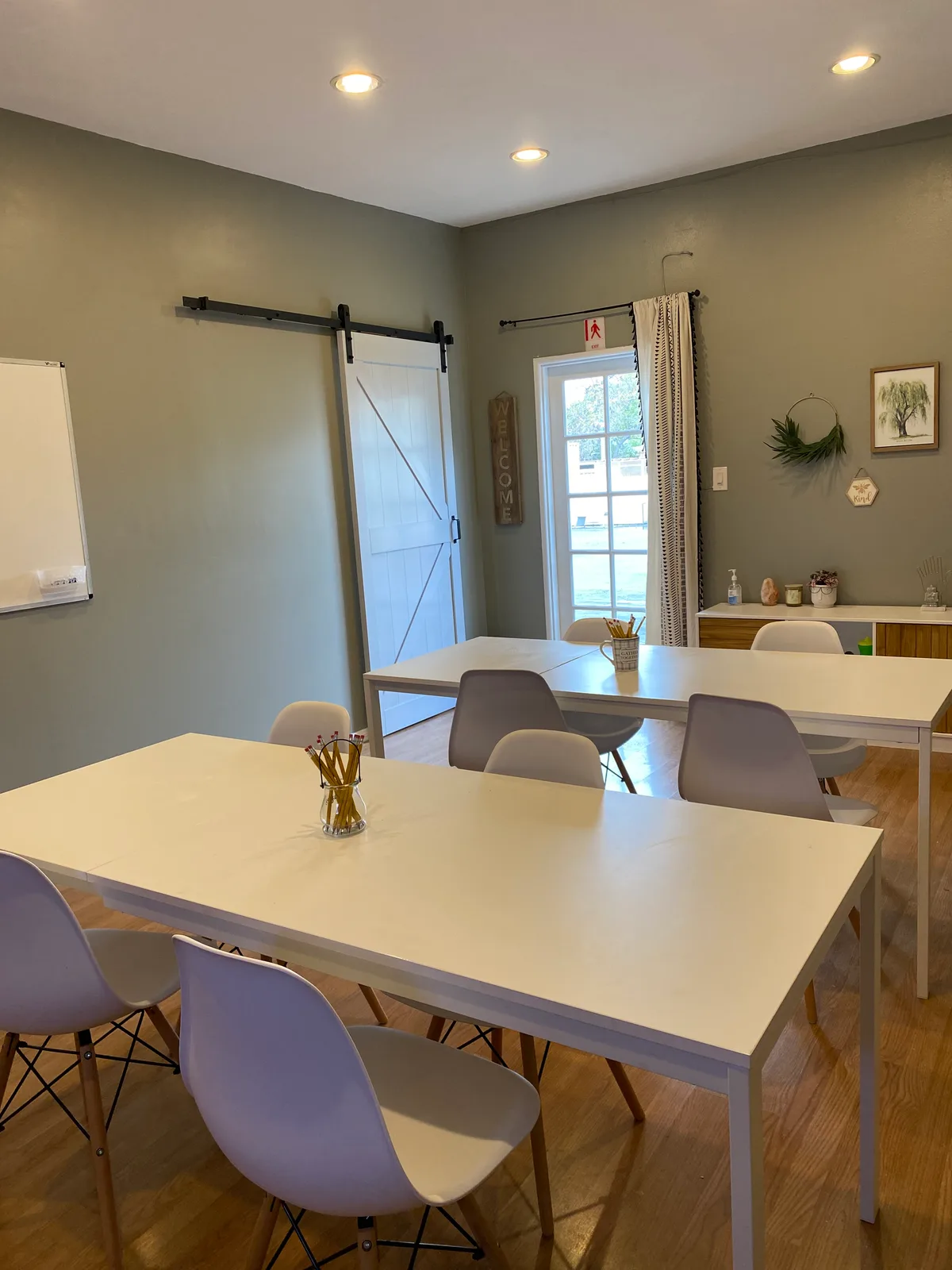Versatile Creative Space with Classrooms and Offices, 84 sqm, retail activation, pop-up rental in Thousand Oaks, second inte…