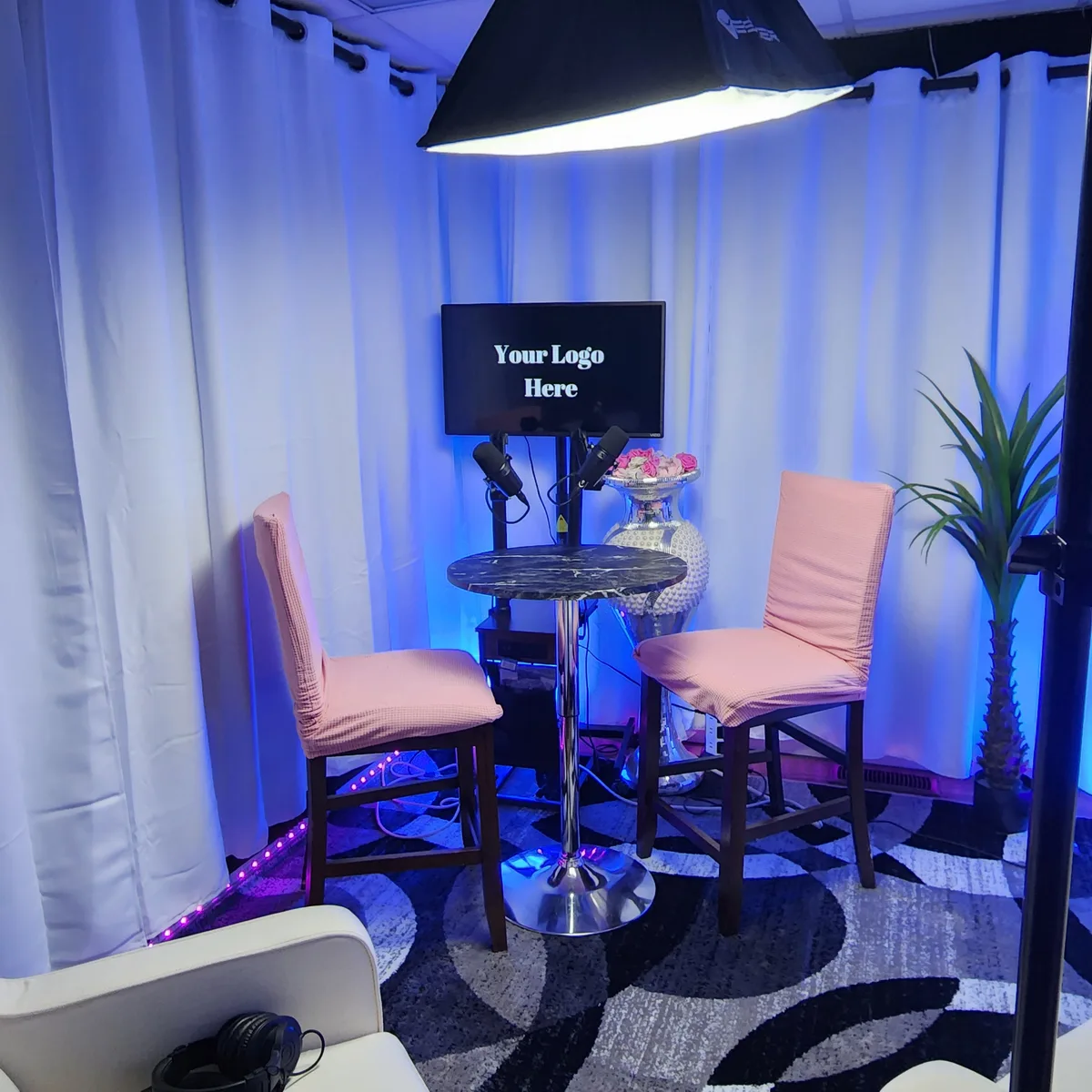 Versatile Creative Space with Fitting Rooms and Kitchen, 28 sqm, pop up store in Temple Hills