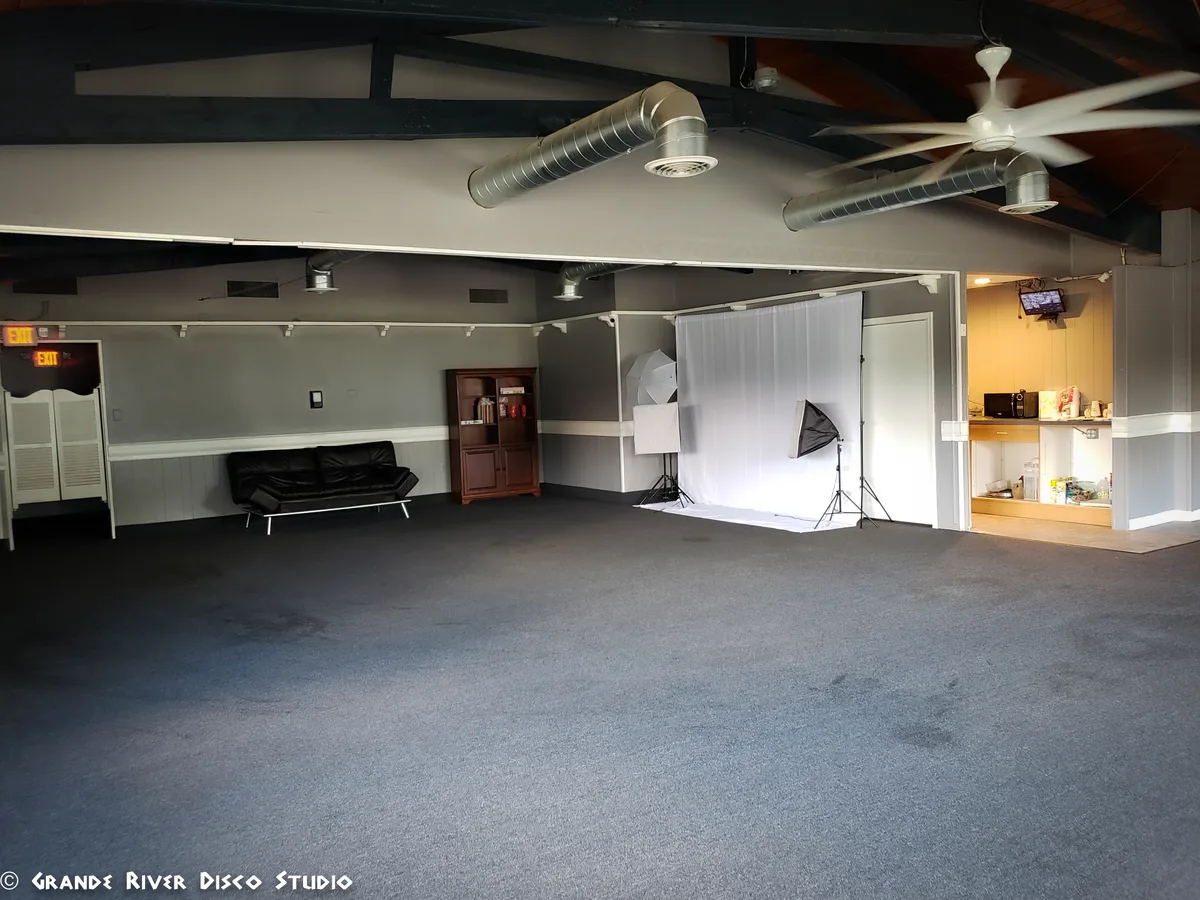 Versatile Creative Space with Recording Studio and Lounge, 139 sqm, photo shoot, pop-up rental in Farmington Hills