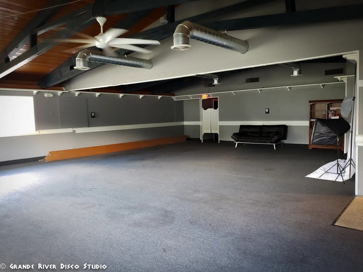 Versatile Creative Space with Recording Studio and Lounge, 139 sqm, photo shoot, pop-up rental in Farmington Hills, third in…
