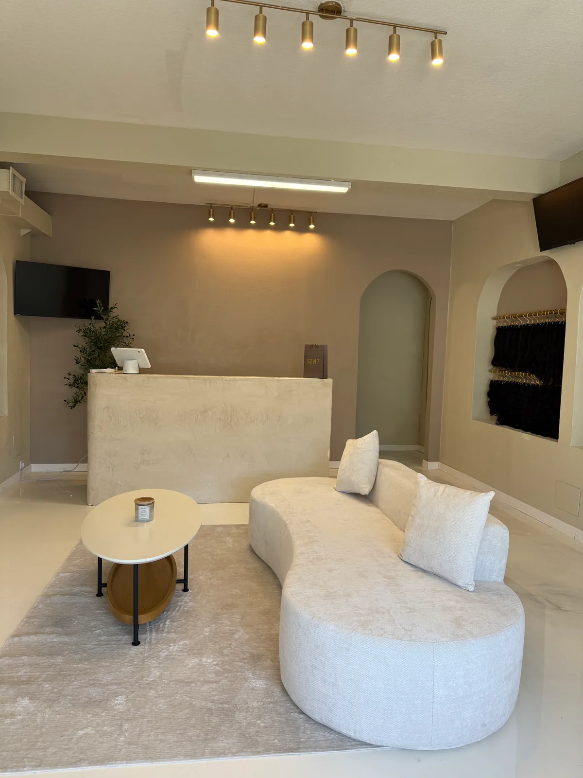 Versatile Creative Studio for Photo and Video Production, 49 sqm, photo shoot, pop-up rental in Tampa, interior view