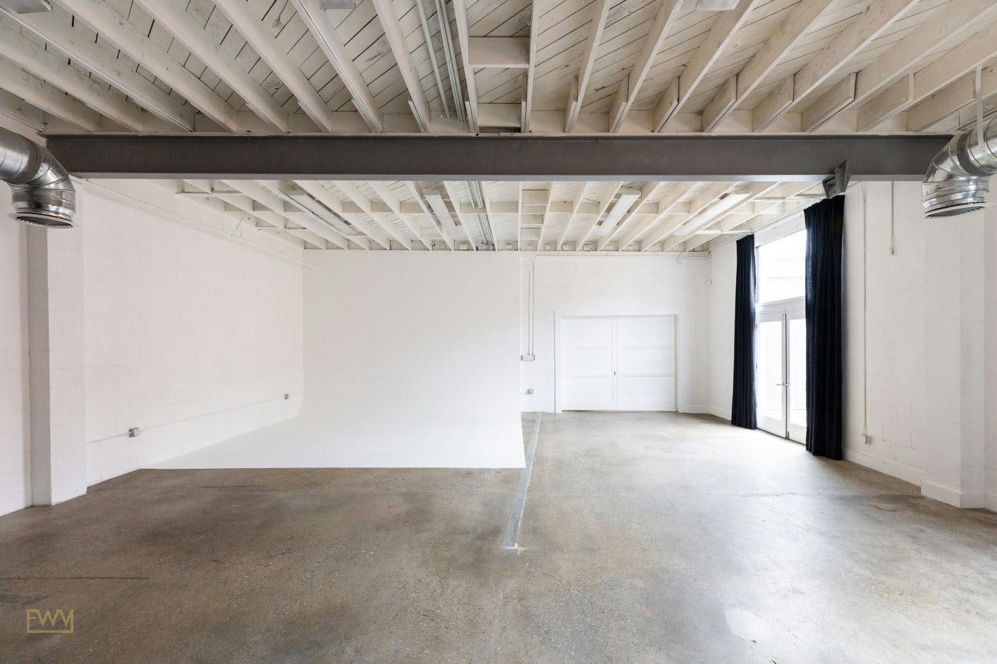 Versatile Creative Studio on Barry Avenue, Los Angeles, 186 sqm, art exhibition, pop-up rental