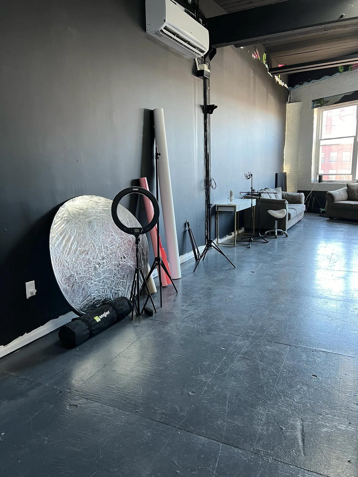 Versatile Creative Studio Space in Newark, 93 sqm, photo shoot, pop-up rental