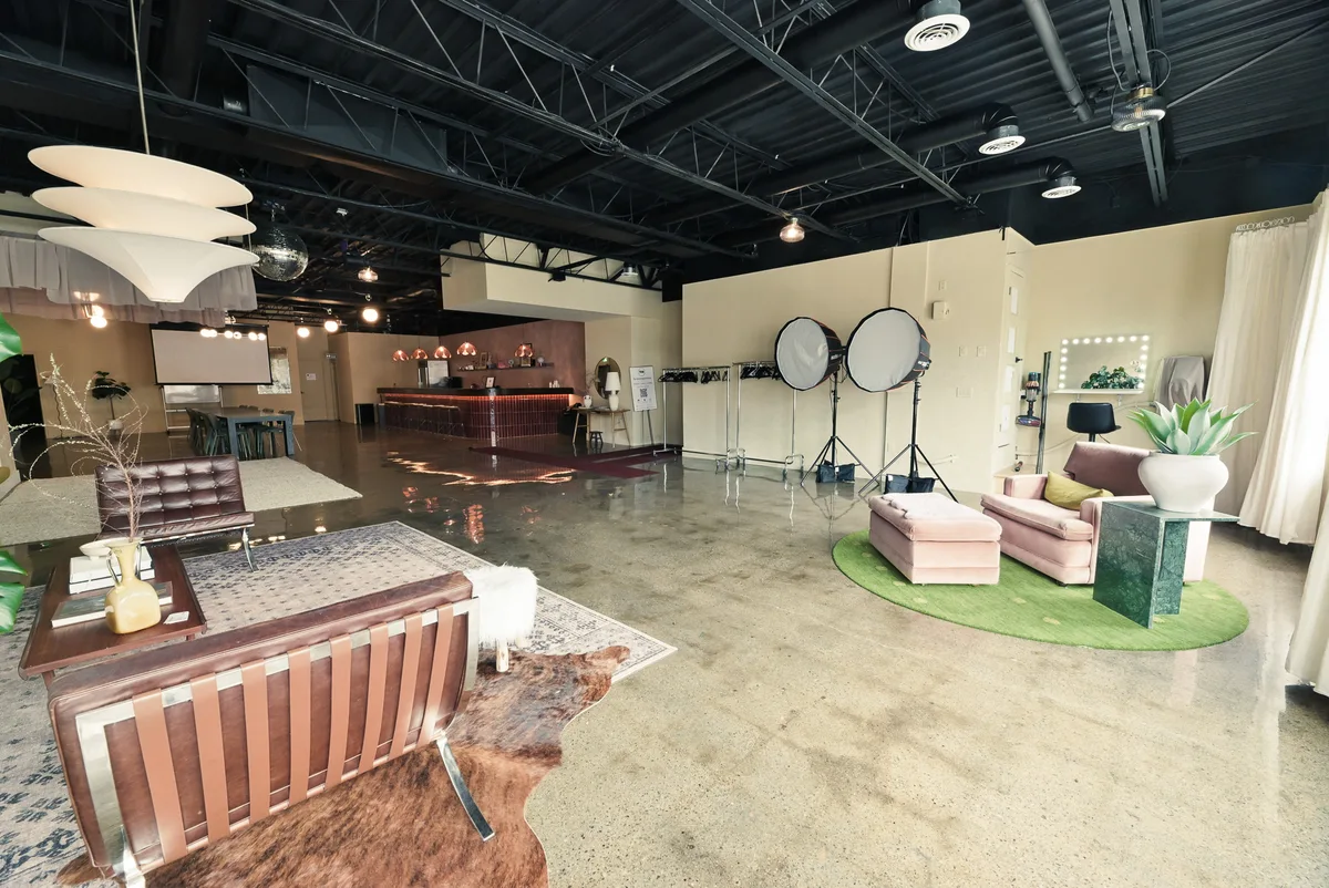 Versatile Creative Studio Space in Toronto, 232 sqm, workshop, pop-up rental, second interior view