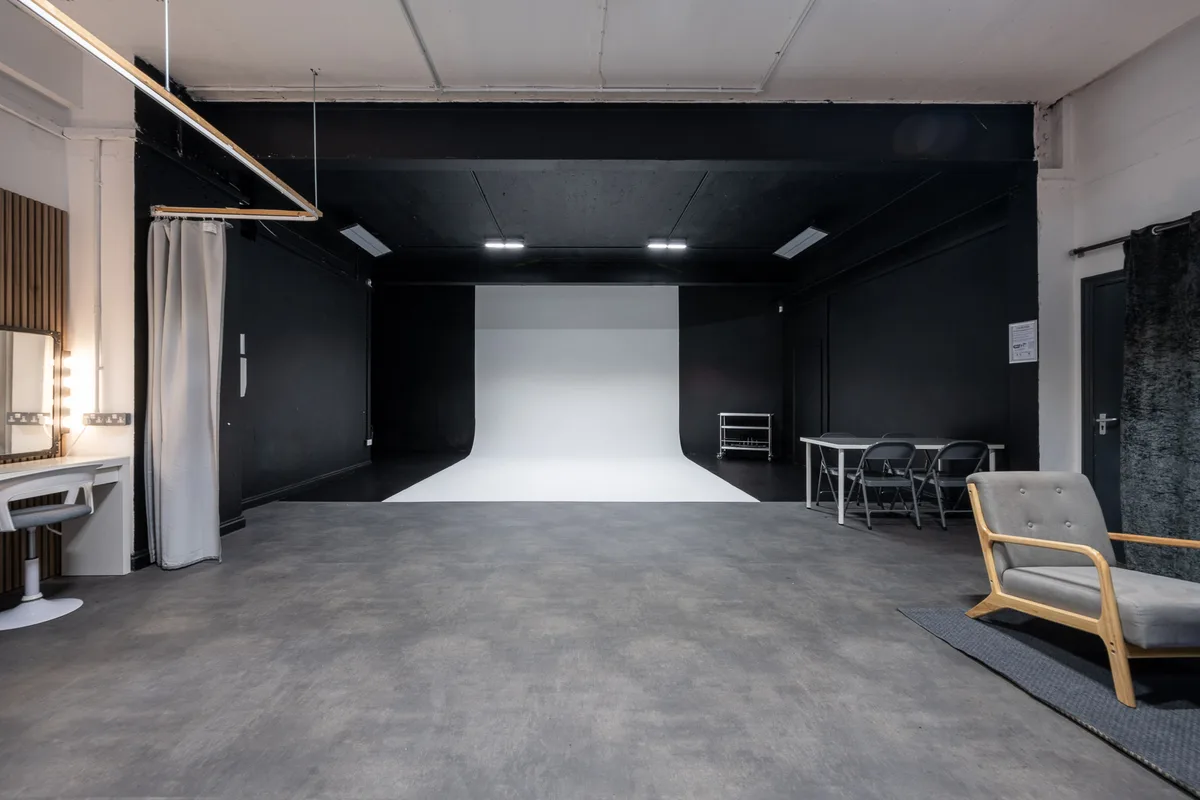 Versatile Creative Studio with Infinity Cove in Whitechapel, 79 sqm, fashion showroom, pop-up rental in Greater London