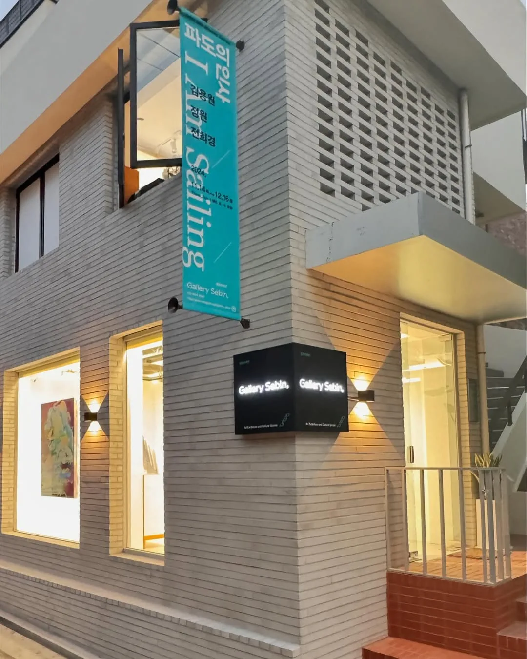 Versatile Cultural Venue with Rooftop Terrace in Gyeongridan-gil, 188 sqm, art exhibition, pop-up rental in Hoenamu-ro 13ga…