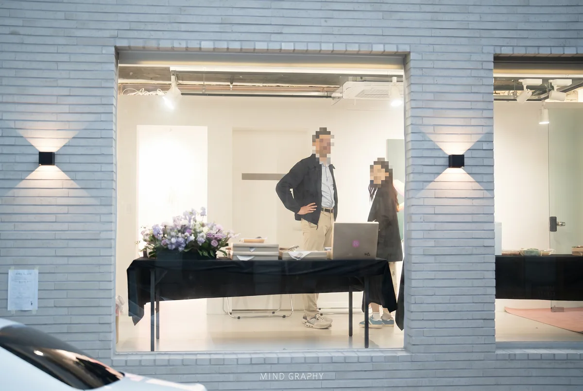 Versatile Cultural Venue with Rooftop Terrace in Gyeongridan-gil, 188 sqm, art exhibition, pop-up rental in Hoenamu-ro 13ga…